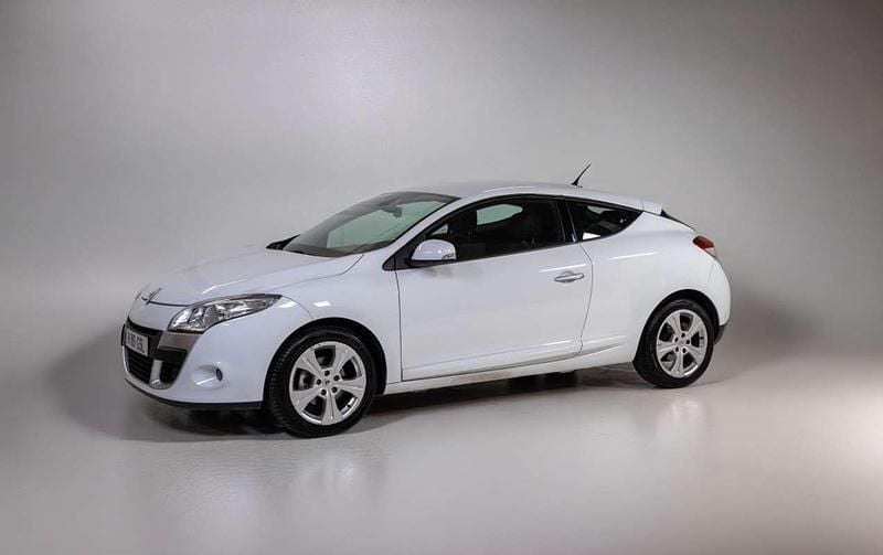 Usado Renault Mégane III Expression 111 CV (81 kW) 2009 Blanco Coupe