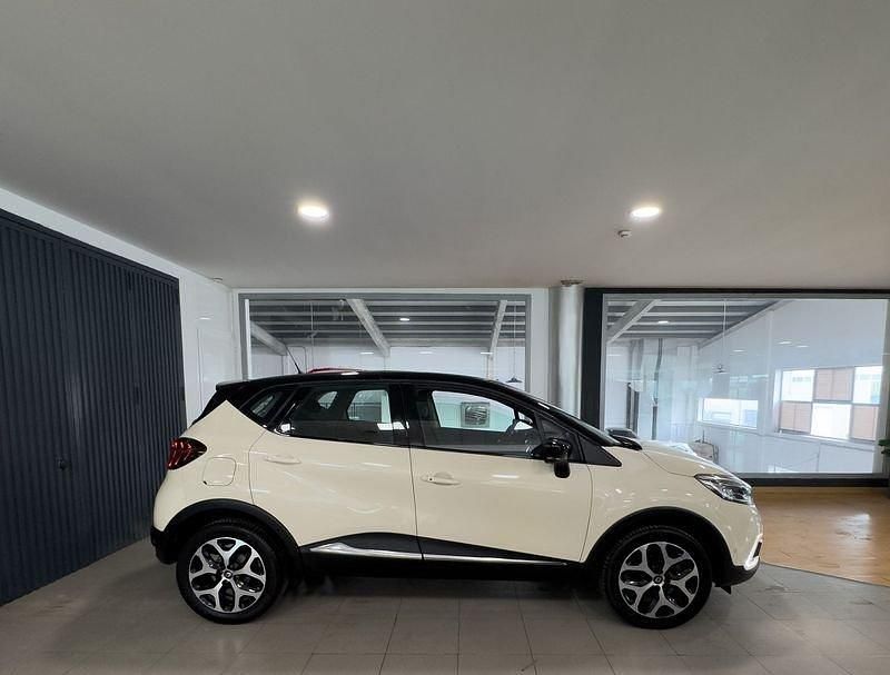 Usado Renault Captur Intens 120 CV (88 kW) 2017 Beige SUV