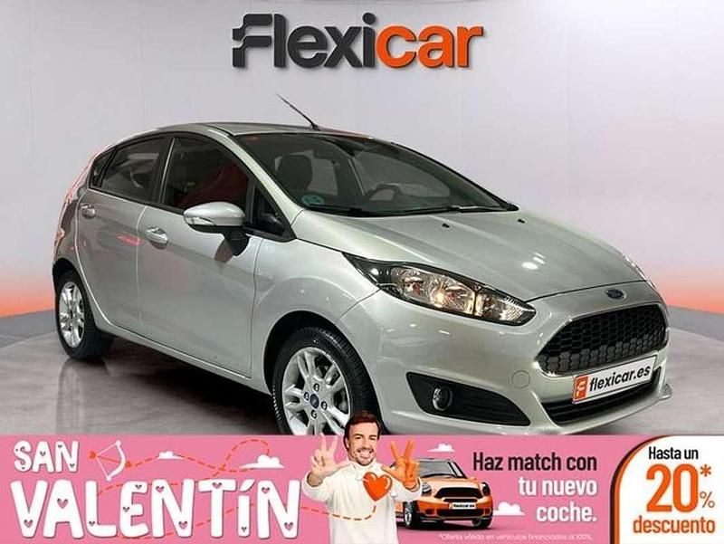 Usado Ford Fiesta Trend 82 CV (60 kW) 2017 Gris Berlina