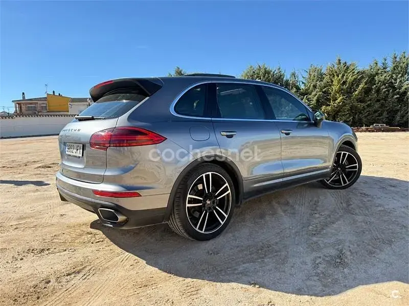 Usado Porsche Cayenne 262 CV (192 kW) 2015 Gris / plata SUV