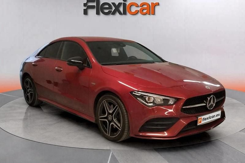 Rojo Usado 2021 Mercedes CLA200 Berlina | 28.970 € (Buen precio) - Imagen 1/4