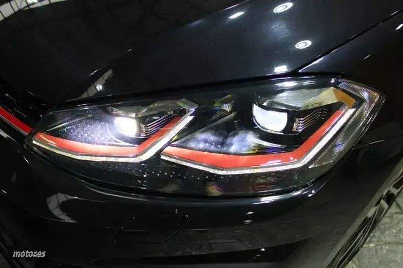 Usado VW Golf VII GTI 245 CV (180 kW) 2019 Negro Berlina