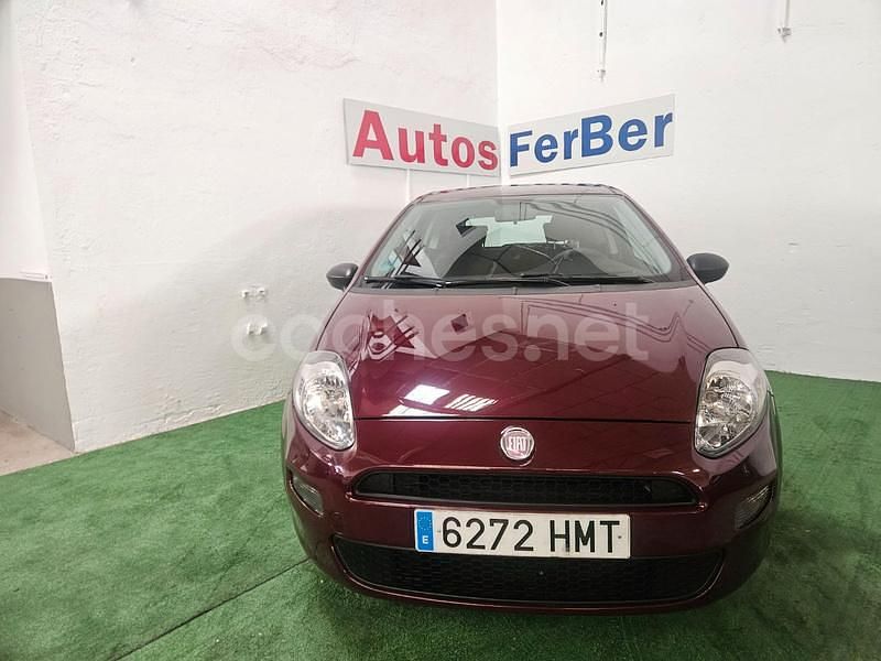 Usado Fiat Punto Pop 69 CV (50 kW) 2012 Granate Berlina