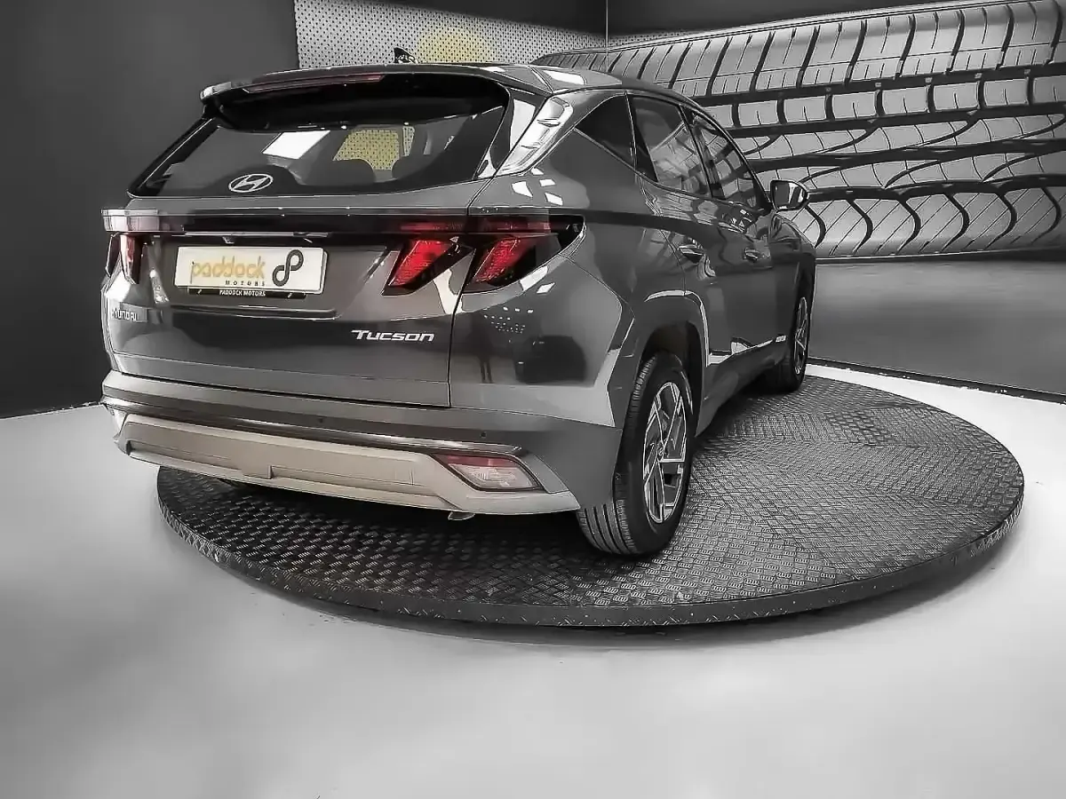 Usado Hyundai Tucson 160 CV (117 kW) 2025 Gris / plata SUV
