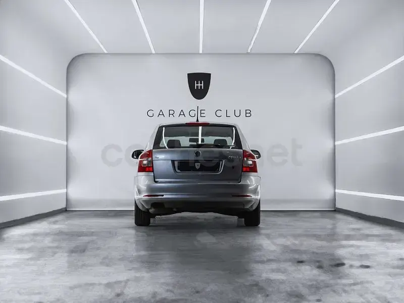 Usado Skoda Octavia Ambition 122 CV (89 kW) 2012 Gris / plata Familiar