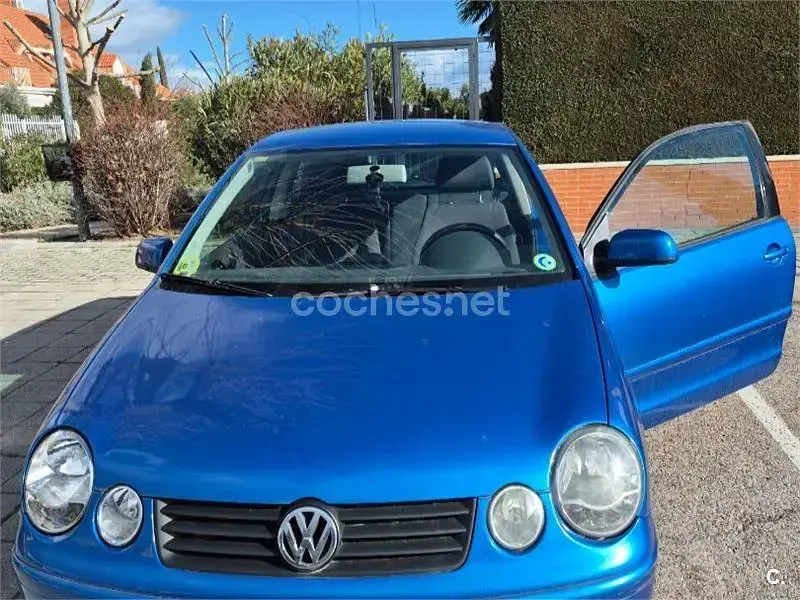 Usado VW Polo Highline 75 CV (55 kW) 2002 Azul Berlina