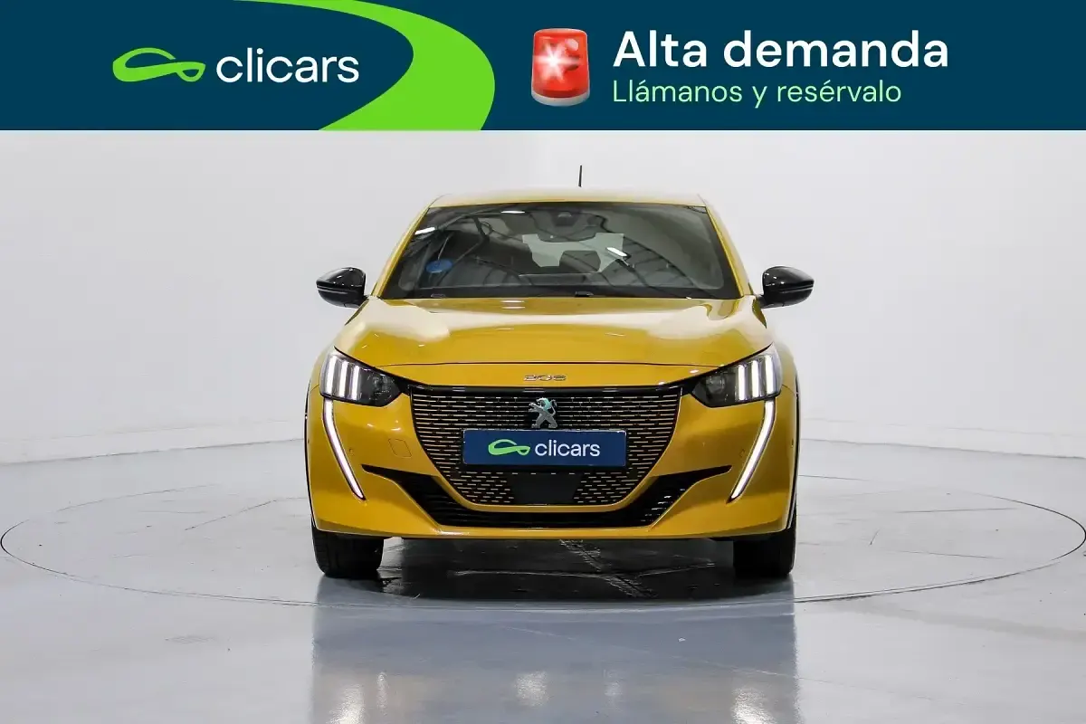 Usado Peugeot e-208 GT 100 kW (136 CV) 2021 Amarillo Utilitario