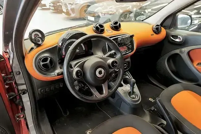 Usado Smart ForFour Passion 90 CV (66 kW) 2017 Naranja Utilitario