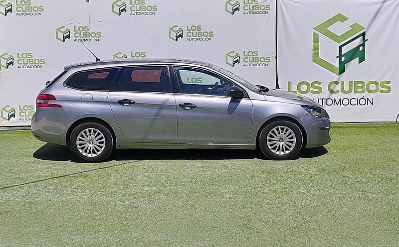 Usado Peugeot 308 Allure 110 CV (80 kW) 2015 Gray Utilitario
