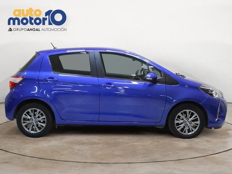 Usado Toyota Yaris Active 69 CV (50 kW) 2018 Azul Utilitario