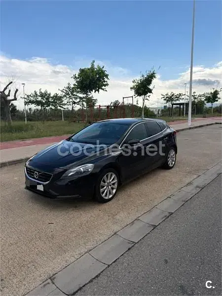 Usado Volvo V40 Summum 115 CV (84 kW) 2012 Negro Utilitario