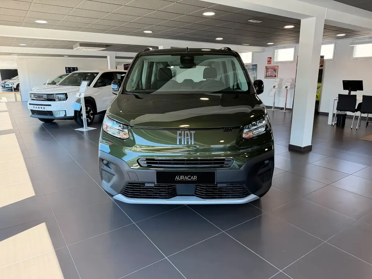 Nuevo Fiat Doblò 100 CV (73 kW) 2025 Verde Monovolumen