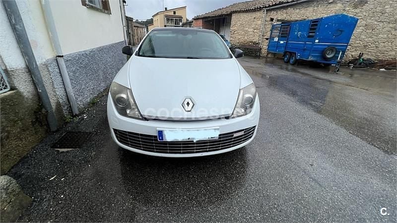 Blanco Usado 2011 Renault Laguna Coupé Coupe | 9000 € - Imagen 1/4