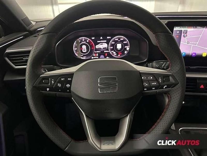 Usado Seat Leon FR 131 CV (96 kW) 2023 Plateado Berlina