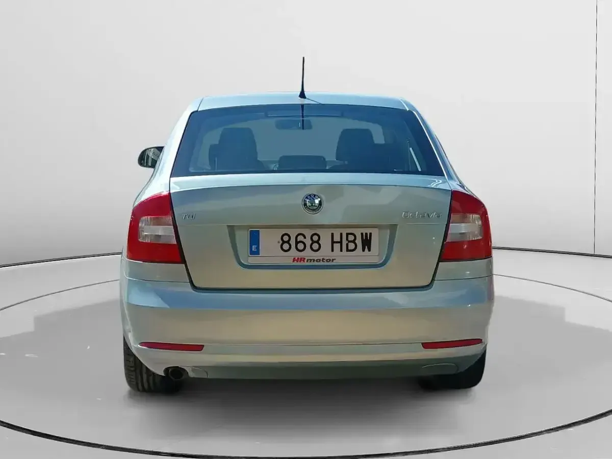 Käytetty Skoda Octavia 105 HP (77 kW) 2011 Sininen Sedan