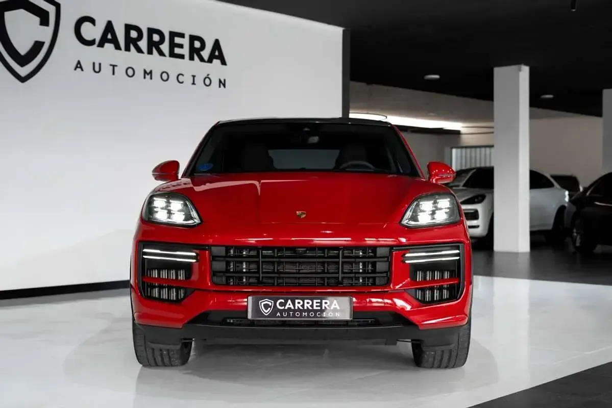 Usado Porsche Cayenne Turbo E-Hybrid 740 CV (544 kW) 2024 Rojo SUV