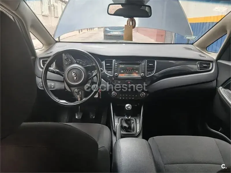 Käytetty Kia Carens 135 HP (99 kW) 2016 Sininen Tila-auto