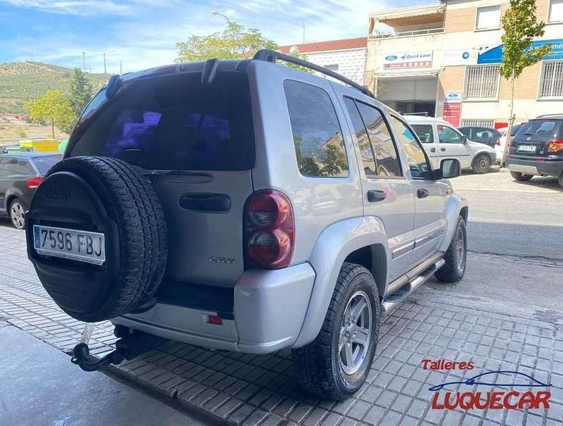 Usado Jeep Cherokee 162 CV (119 kW) 2006 Gris SUV