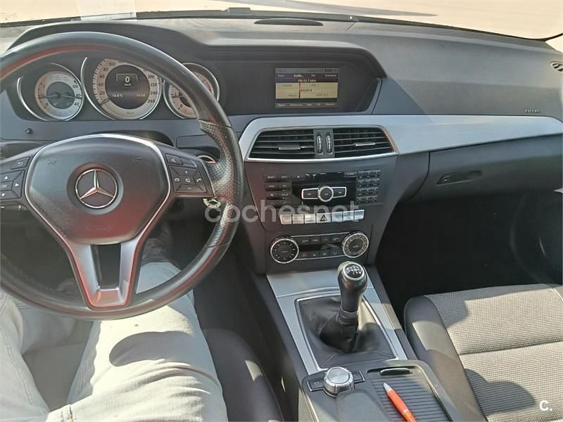 Käytetty Mercedes C200 136 HP (100 kW) 2013 Musta Sedan