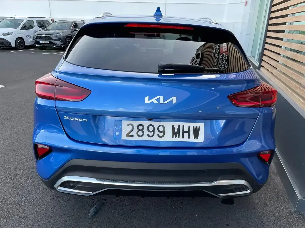 Usado Kia Ceed 100 CV (73 kW) 2023 Azul Utilitario