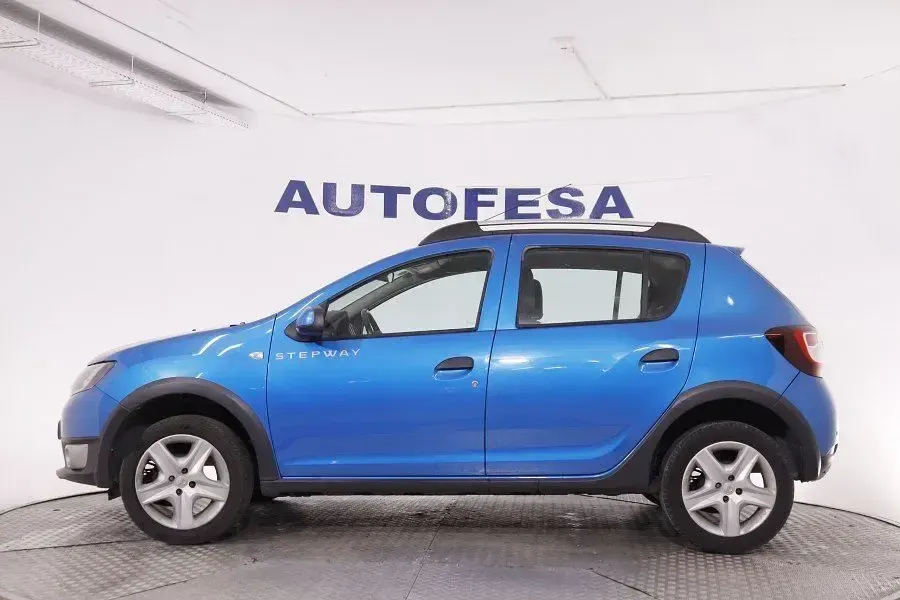 Używany Dacia Sandero Prestige 90 KM (66 kW) 2016 Niebieski