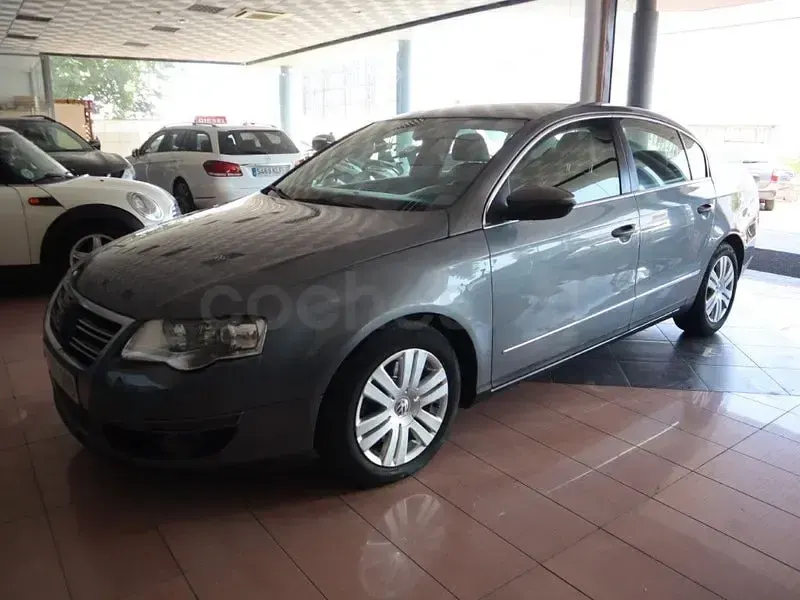 Usado VW Passat Highline 140 CV (102 kW) 2009 Gris / plata Berlina