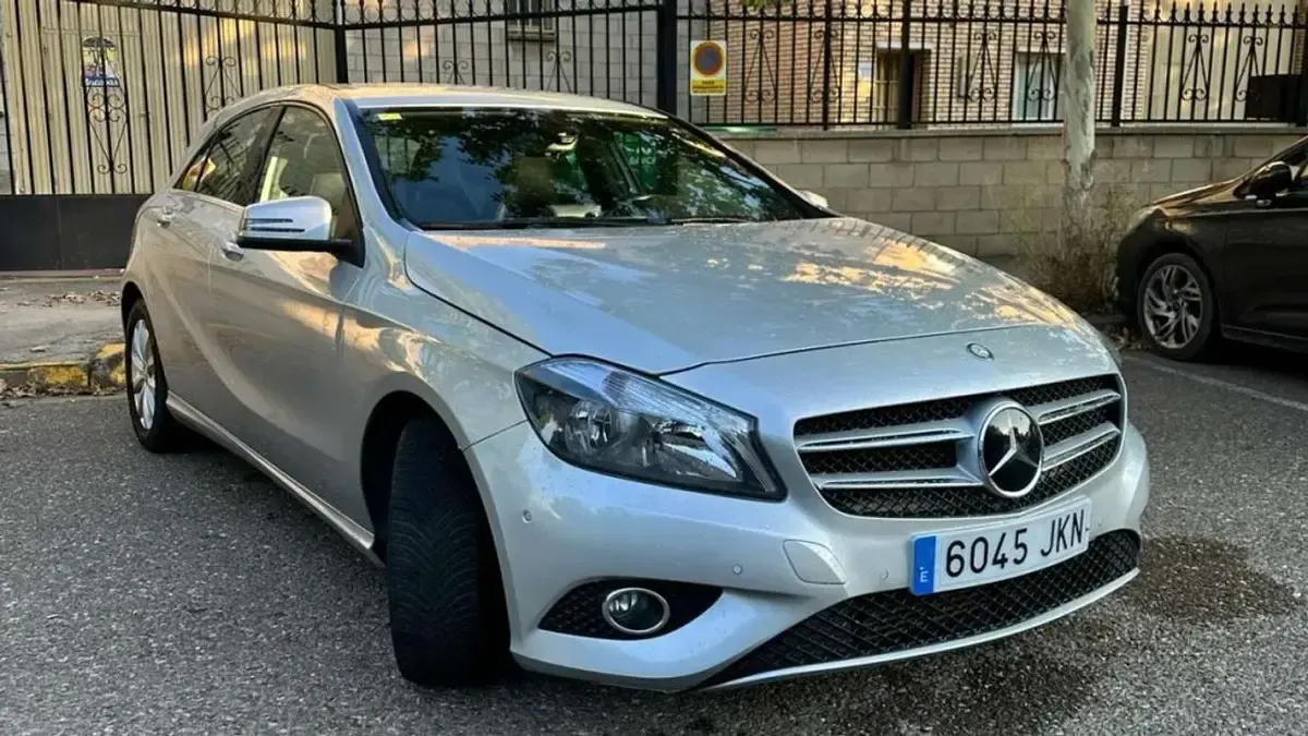 Usado Mercedes A180 Style 109 CV (80 kW) 2015 Gris Utilitario