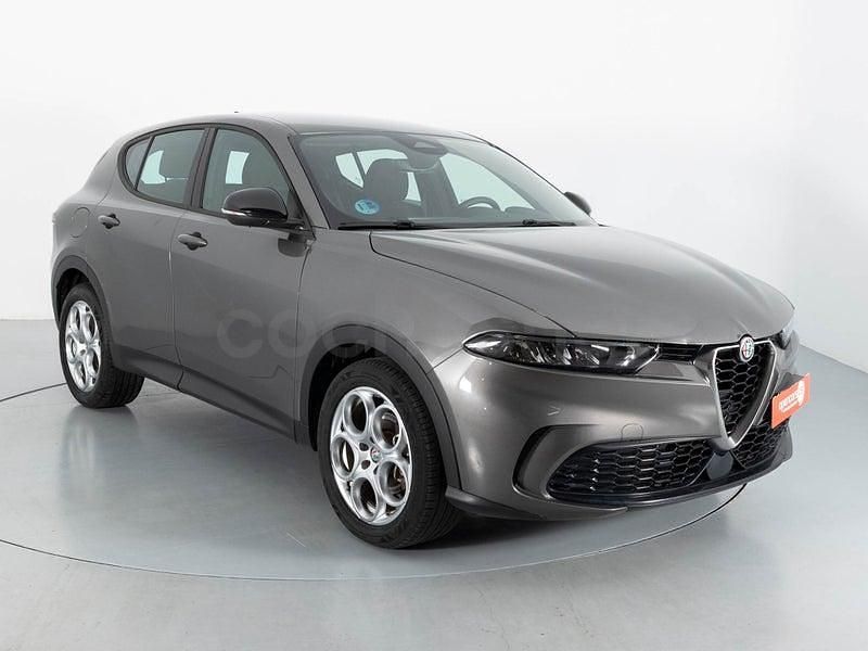 Usado Alfa Romeo Tonale Super 130 CV (95 kW) 2023 Gris / plata SUV
