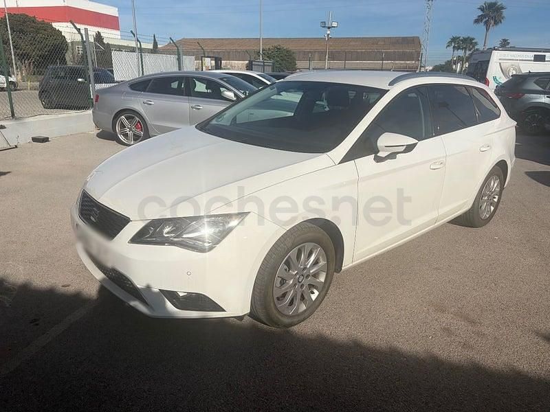 Usado Seat Leon Style 150 CV (110 kW) 2016 Blanco Familiar