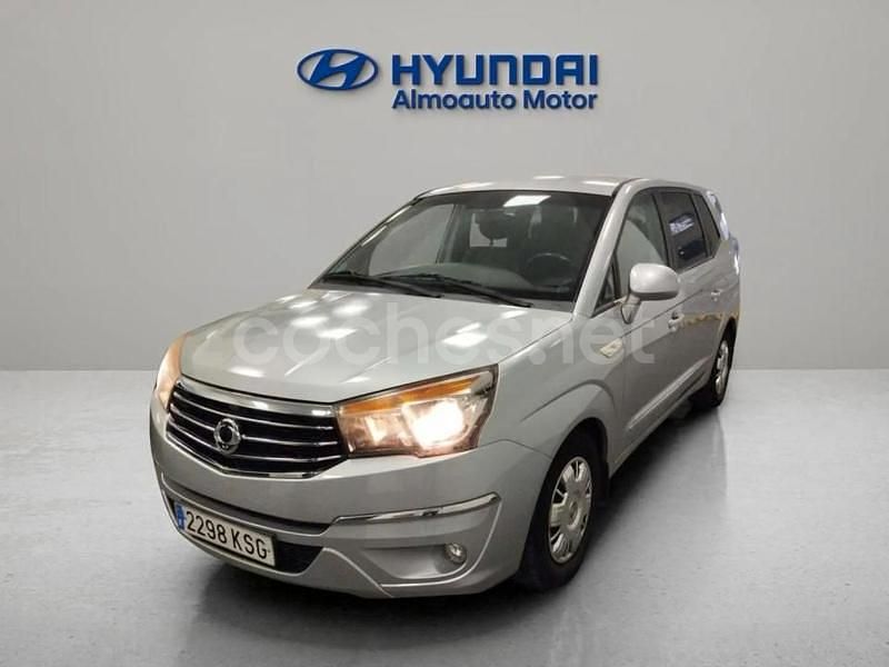 Gris / plata Usado 2017 Ssangyong (KGM) Rodius Monovolumen | 17.900 € (Un poco caro) - Imagen 1/4