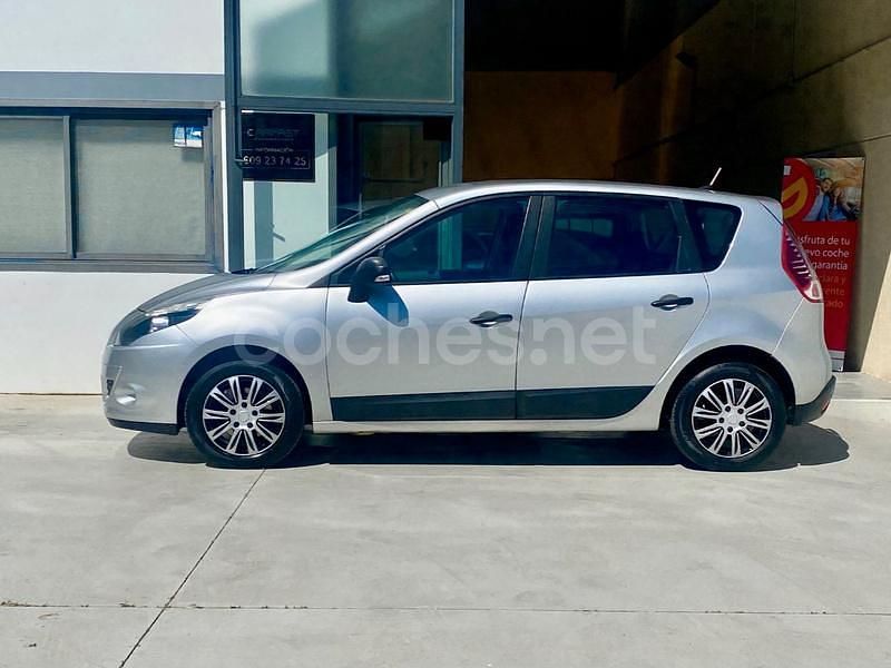 Usado Renault Scénic III Dynamique 110 CV (80 kW) 2011 Gris / plata Monovolumen