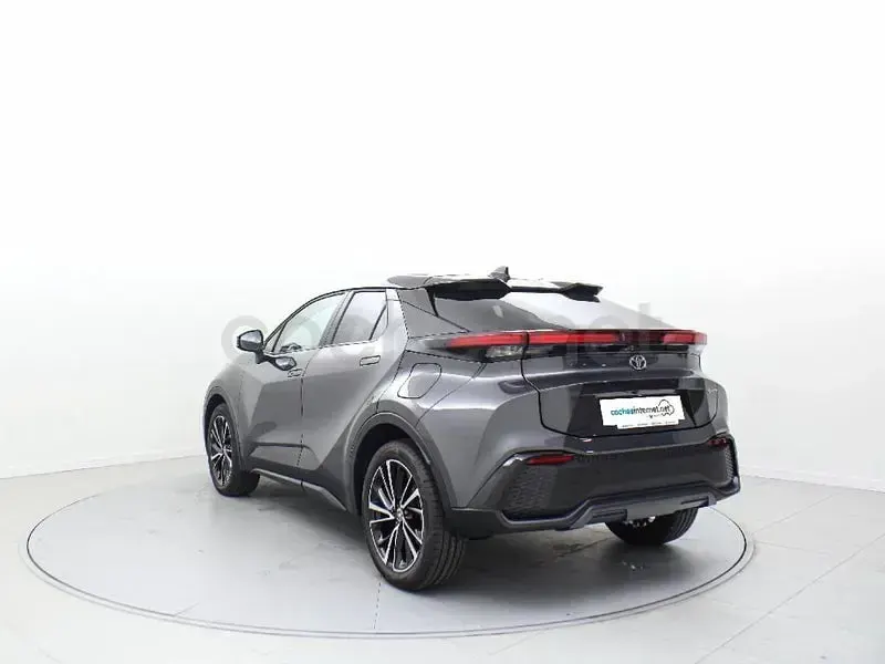 Usado Toyota C-HR Advance 140 CV (102 kW) 2025 Gris / plata SUV