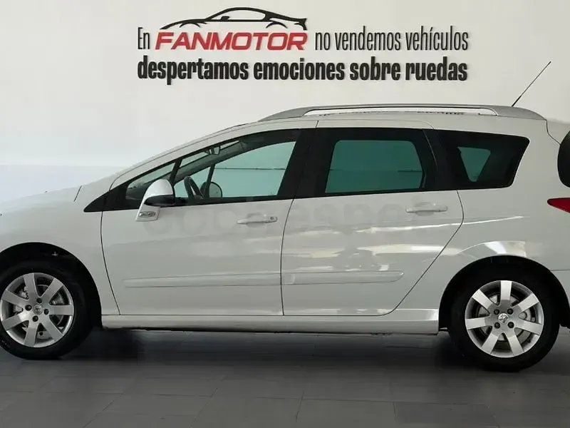 Usado Peugeot 308 SW Active 112 CV (82 kW) 2011 Blanco Familiar