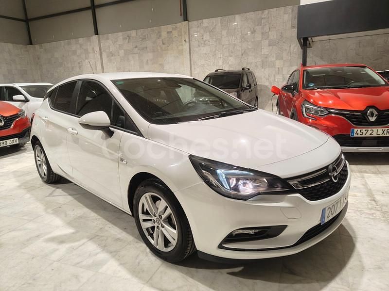 Usado Opel Astra Dynamic 125 CV (91 kW) 2018 Blanco Berlina