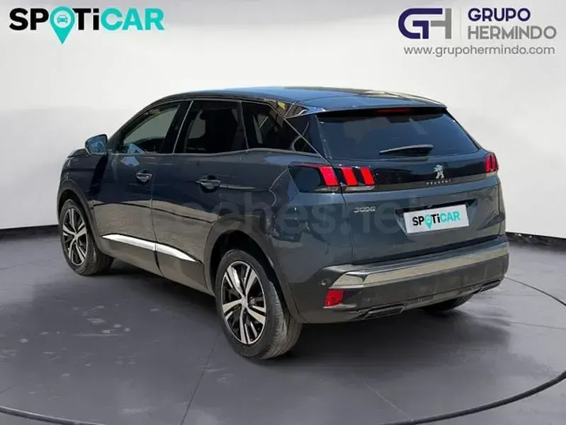 Usado Peugeot 3008 Allure 130 CV (95 kW) 2021 Gris / plata SUV