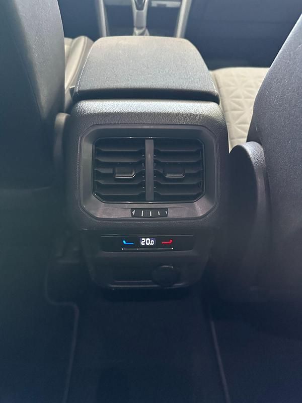 Usado VW Tiguan Life 150 CV (110 kW) 2022 Blanco SUV