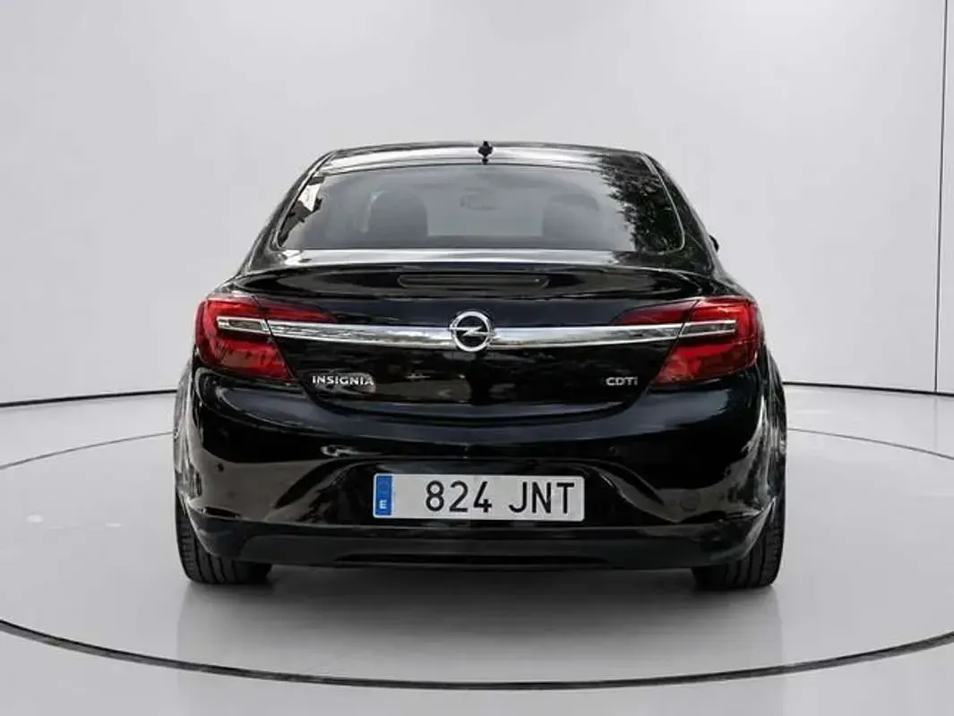 Usado Opel Insignia Selective 136 CV (100 kW) 2016 Negro Berlina