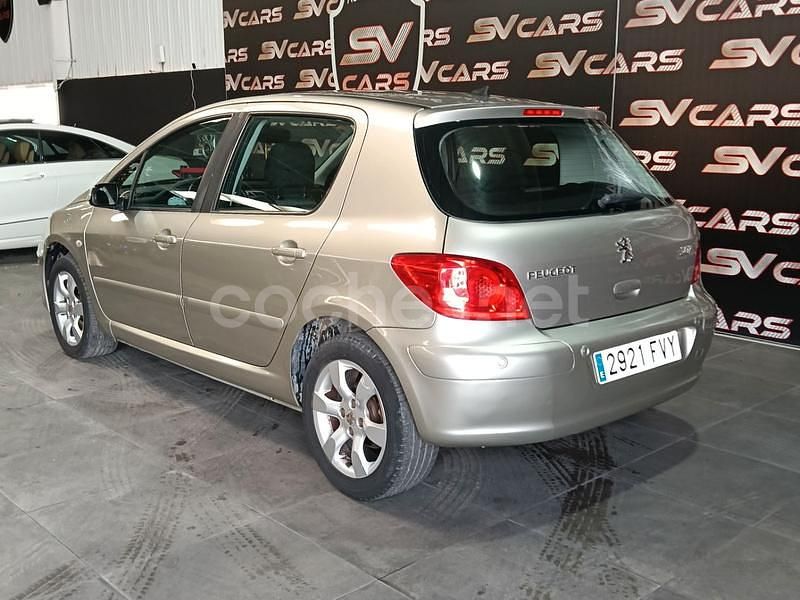 Usado Peugeot 307 110 CV (80 kW) 2007 Gris / plata Berlina