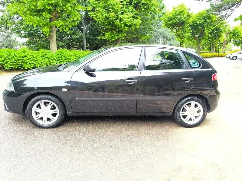 Usado Seat Ibiza 85 CV (62 kW) 2008 Negro Berlina