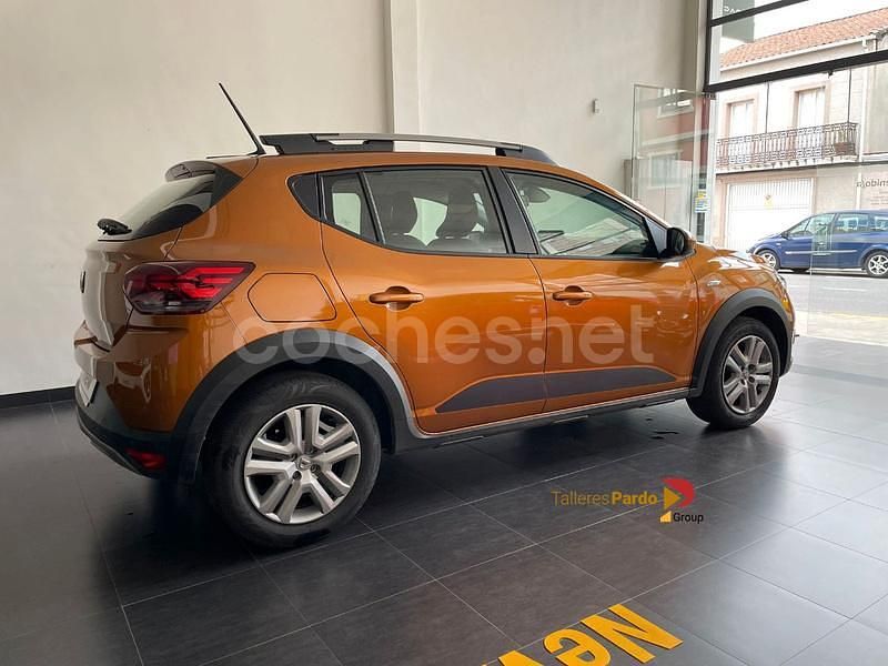 Usado Dacia Sandero Comfort 101 CV (74 kW) 2022 Naranja Utilitario