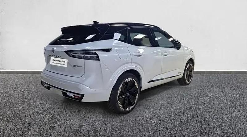 Usado Nissan Qashqai N-Connecta 190 CV (139 kW) 2025 Lunar white con techo midnight SUV
