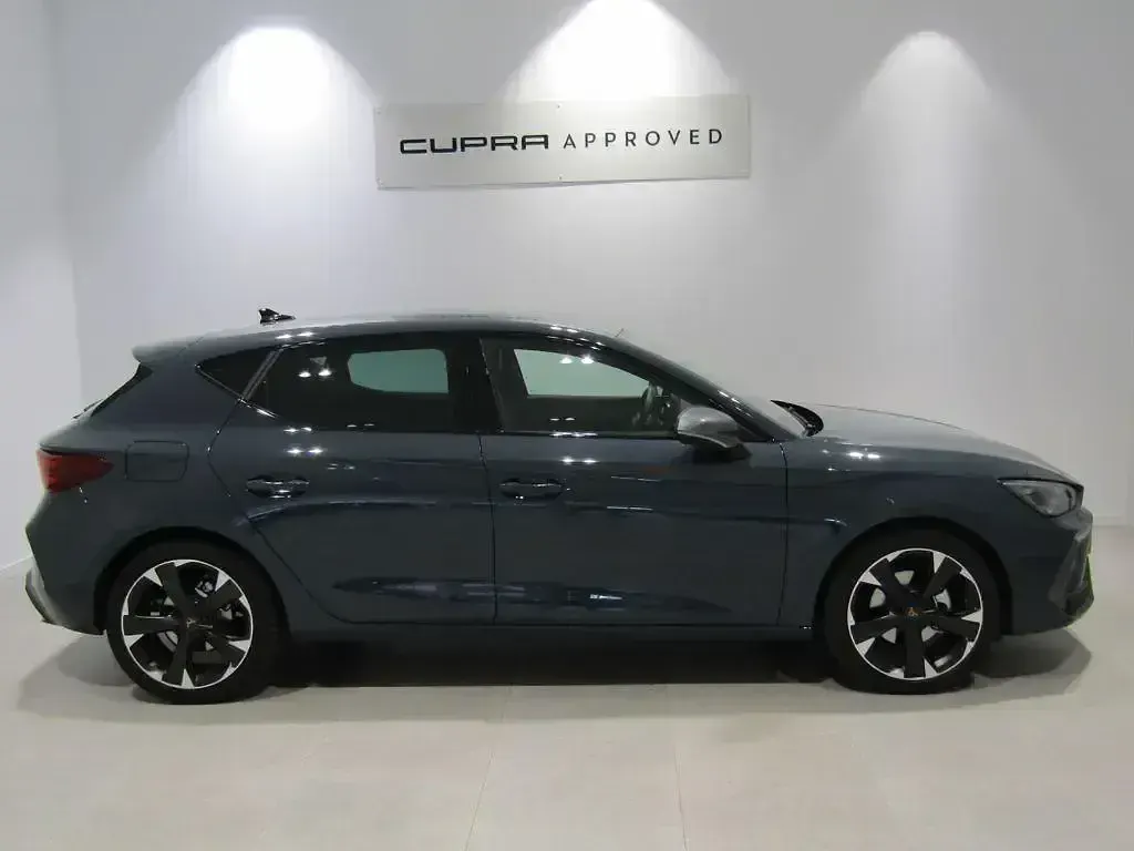 Usado Cupra Leon 150 CV (110 kW) 2025 Azul Berlina