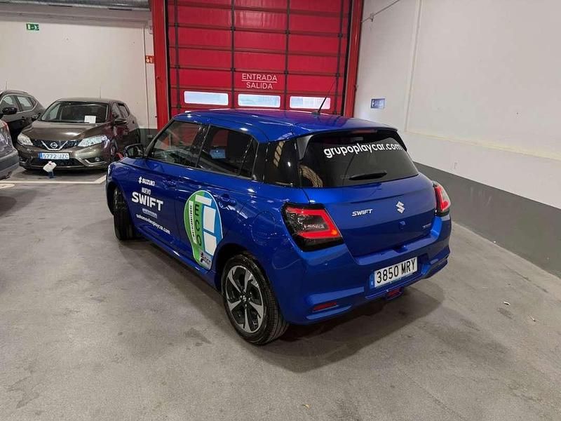 Usado Suzuki Swift 83 CV (61 kW) 2024 Azul Utilitario