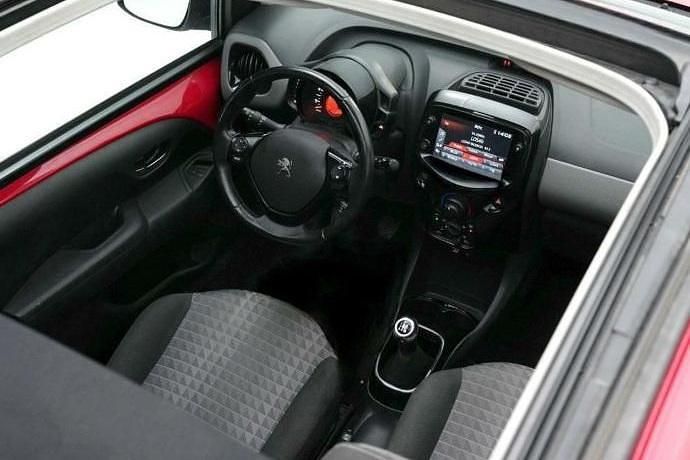 Usado Peugeot 108 Allure 72 CV (52 kW) 2021 Rojo Utilitario