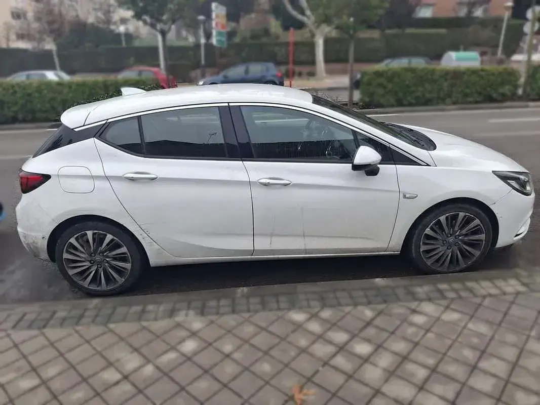 Usado Opel Astra Excellence 136 CV (100 kW) 2016 Blanco Utilitario