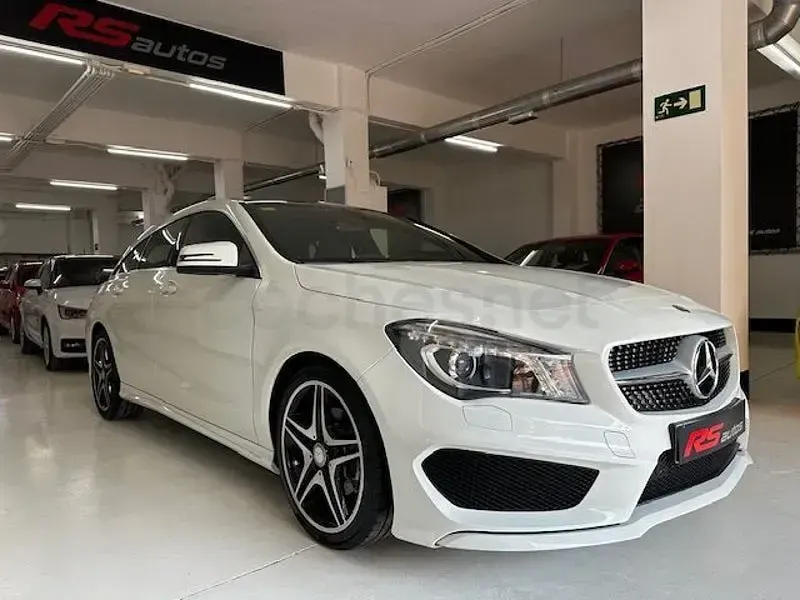 Usado Mercedes CLA200 Shooting Brake AMG line 136 CV (100 kW) 2015 Blanco Familiar