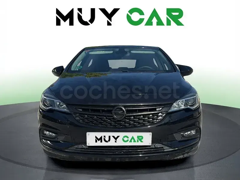 Usado Opel Astra 110 CV (80 kW) 2019 Negro Berlina
