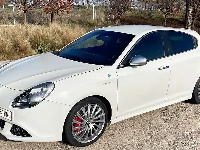 Usado Alfa Romeo Giulietta Quadrifoglio Verde 235 CV (172 kW) 2012 Blanco Utilitario