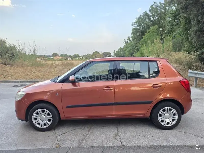Usado Skoda Fabia Style 80 CV (58 kW) 2007 Naranja Berlina