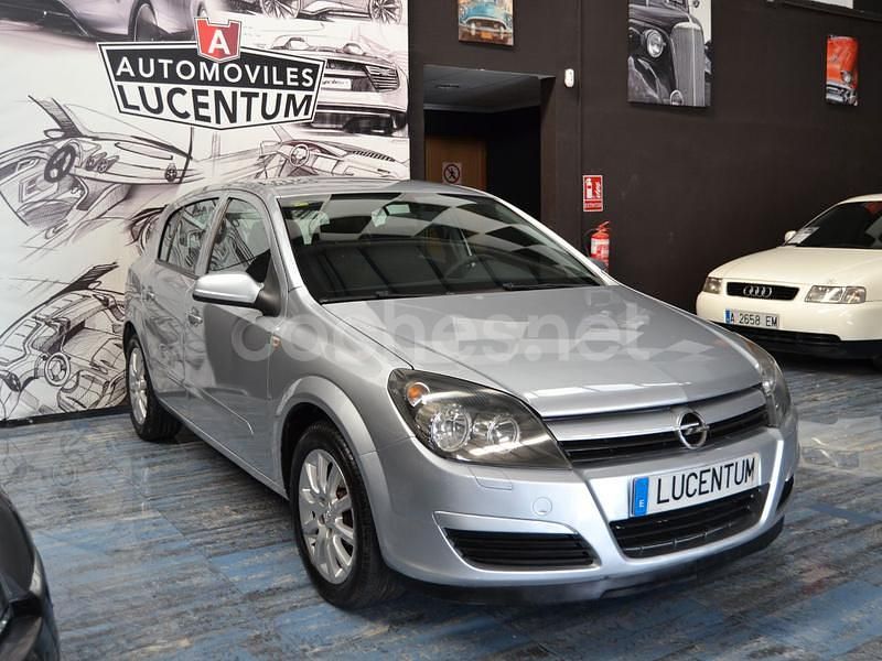 Usado Opel Astra Edition 80 CV (58 kW) 2004 Gris / plata Berlina